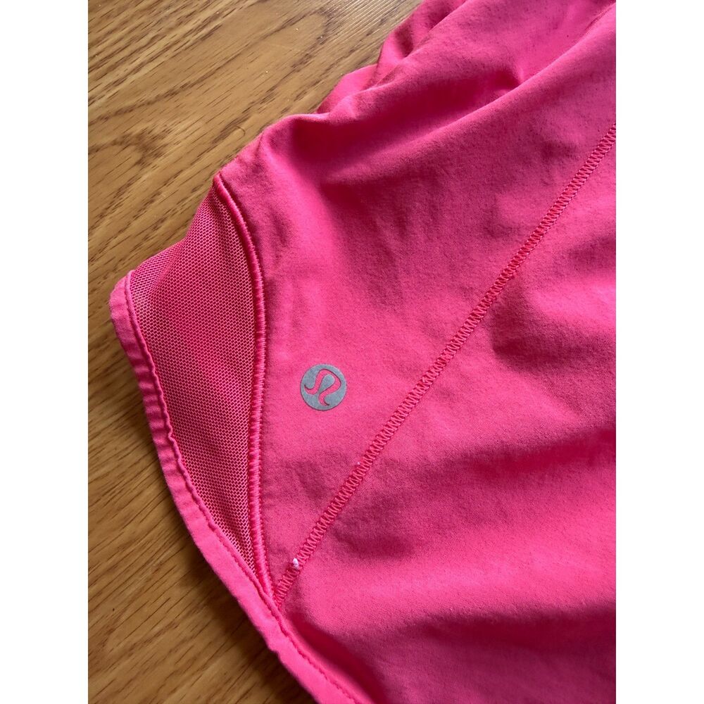 Lululemon Hotty Hot High-Rise Lined Short 2.5" in Lip Gloss Size 6 - Picture 5 of 6